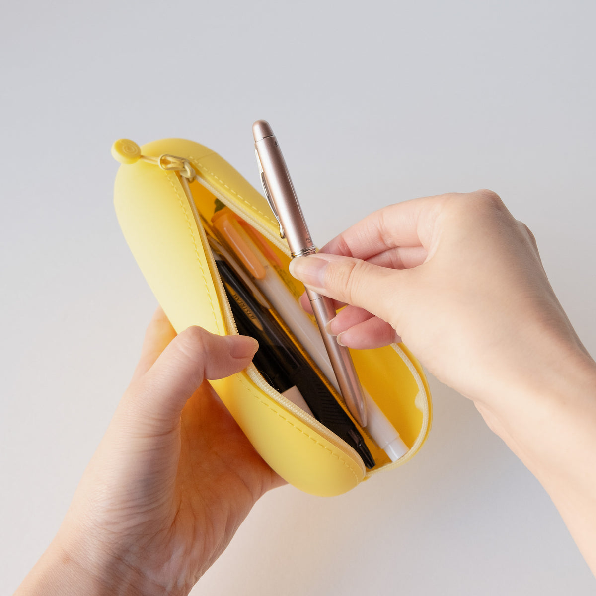PuniLabo Lying Pen Pouch